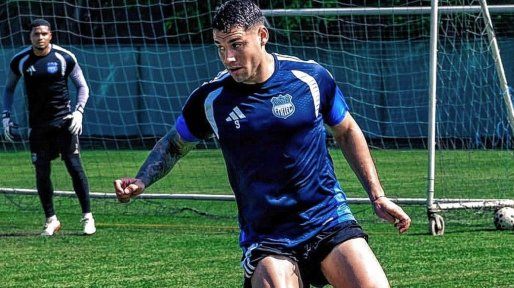 Mientras Colón espera el fallo de FIFA, Neris vuelve a Uruguay: Quiero estar con mi familia