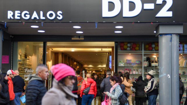 Otra vez encontraron empleados en negro en la regalería china de peatonal Córdoba