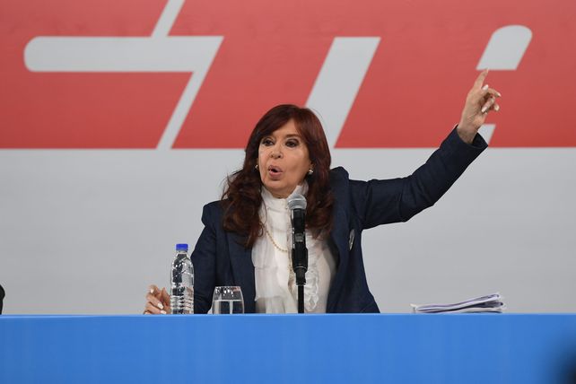 Cristina Fernández habló de un festival de importaciones y pidió otra vez usar la lapicera
