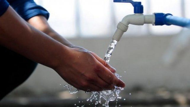 Santa Fe: la provincia autorizó el incremento escalonado del 80% de la tarifa de Aguas