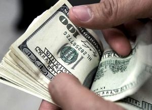 Se recalienta el dólar, que subió con récord a 219 pesos