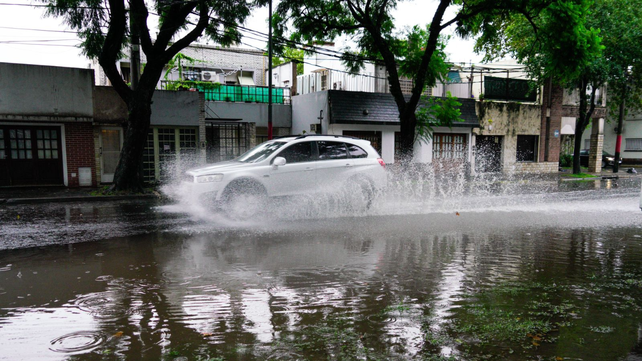 Las persistentes lluvias continuarán en Rosario durante unos días más.