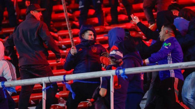 ¿Quién frenó el accionar de la seguridad en la barbarie en cancha de Independiente?