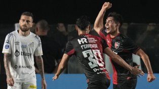 Grito de gol. Sforza anotó ante Santos en Brasil por la copa.