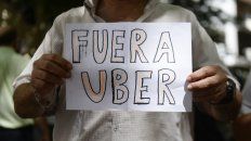 Repudio de remiseros. Este mediodía hubo una ruidosa movilización frente a la Intendencia Repudio de remiseros. Este mediodía hubo una ruidosa movilización frente a la Intendencia