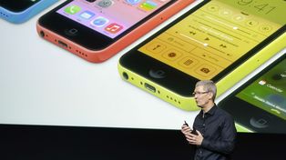 Apple busca mejorar sus ventas con el lanzamiento de un iPhone de bajo costo y cubierta de colores