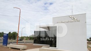 Dos autos sufrieron daños por adoquines puestos como trampas en Iturraspe y Perón
