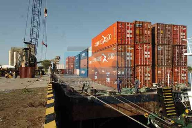 Unos 57 contenedores saldrán desde el Puerto de Santa Fe