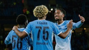 Manchester City aplastó a Norwich y avanzó en la Copa de la Liga con el debut de Rulli