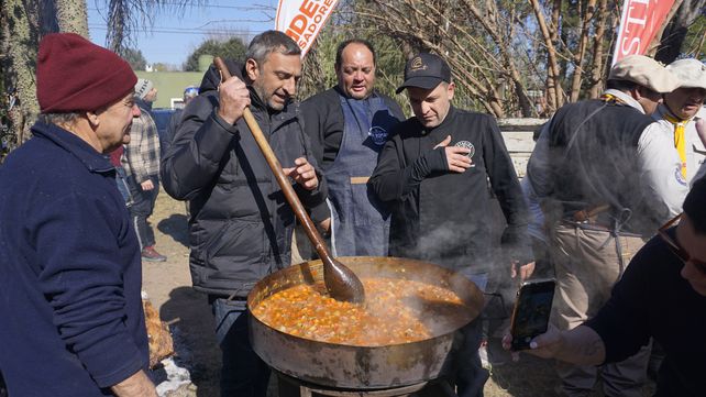 El presidente comunal de Ybarlucea, Jorge Massón, participó activamente de las actividades programadas junto a los vecinos que participaron del encuentro.