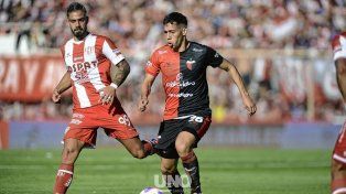 El uruguayo Thiago Vecino llegó a Unión con muchos goles en el vecino país pero aún de manera oficial no pudo marcar.