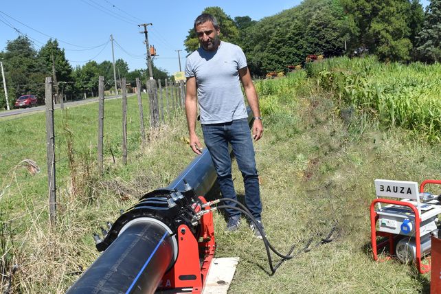 Construyen la red troncal y domiciliaria de agua potable en Ybarlucea
