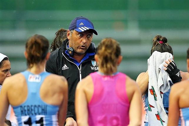 El DT de las Leonas armaba todo para Tokio.