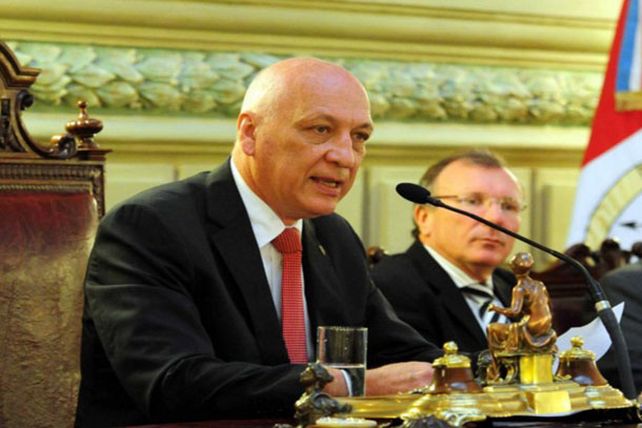 En la apertura de las sesiones de la Legislatura, Bonfatti anunció una ley de distribución del suelo