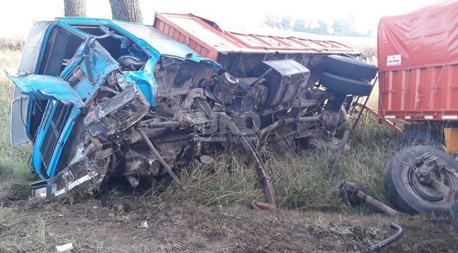 El accidente fue protagonizado por un camión y un vehículo utilitario.