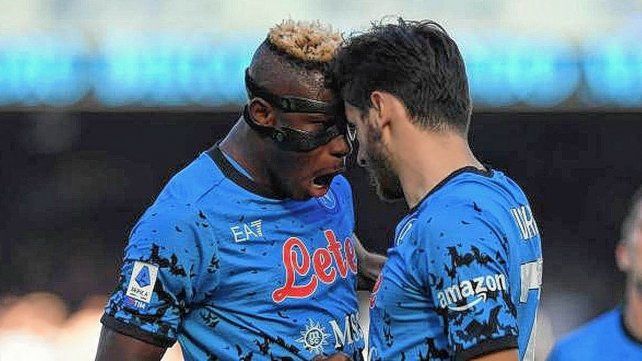 Napoli goleó a Sassuolo y se consolida como puntero