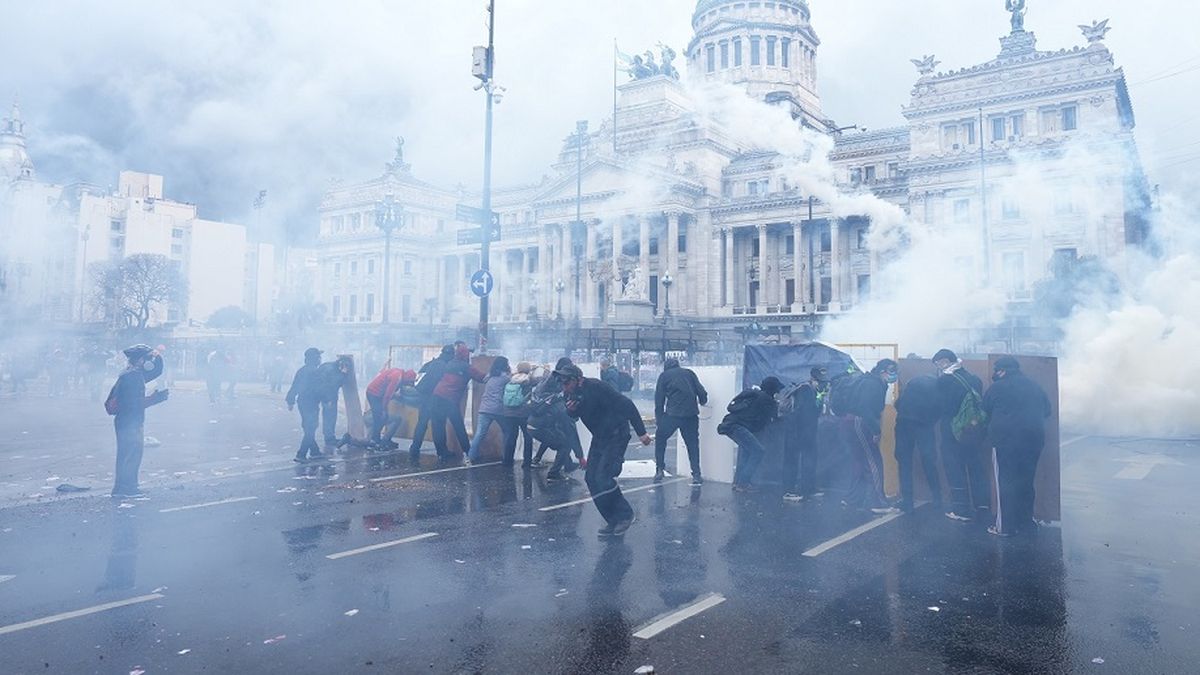 Incidentes en la marcha universitaria: el gobierno presentó una denuncia penal