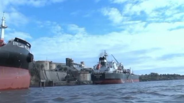 Investigan si el agua de lastre de los buques de ultramar contamina el río Paraná
