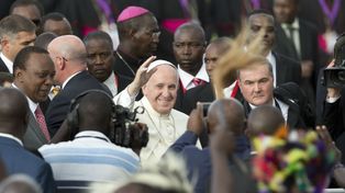 Ovacionaron al Papa en su arribo a Kenia en medio de fuertes medidas de seguridad
