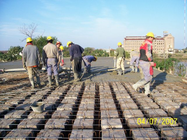 Trabajadores en plena tarea