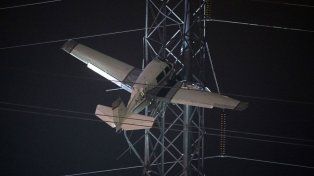Una avioneta se estrelló contra una torre de electricidad en Maryland