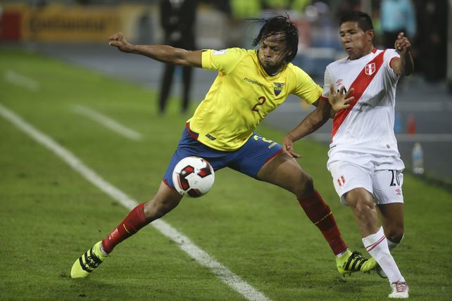 Regresó de Ecuador. El defensor Arturo Mina jugó los 180 por eliminatorias y está ok.