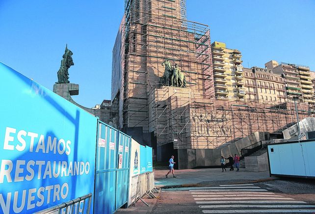 un escenario distinto. La restauración del Monumento sumará diferencias a un acto que se limitaría al izamiento de la insignia patria.