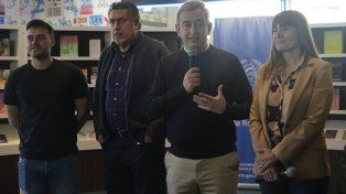 El intendente Pablo Javkin confirmó una nueva edición de la Noche de las Peatonales con una broma a su cuenta fake de redes sociales.