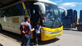 Desde este lunes, viajar en la región sale más caro. Es que el boleto del transporte interurbano se incrementó un 20 por ciento.
