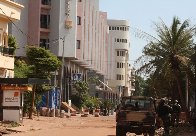 Al menos 18 muertos en una toma de rehenes en Mali