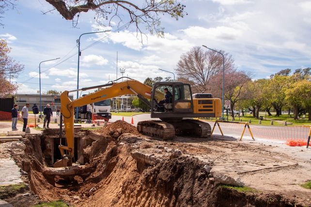 Villa Constitución: continúa la obra de saneamiento del desagüe de avenida Presidente Perón