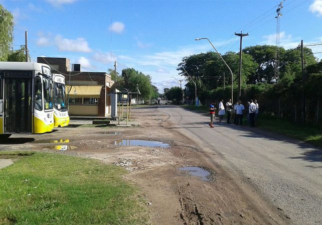 Uno de los cortes que realizan los vecinos en Riobamba al 8600./ Matias De Philippis.