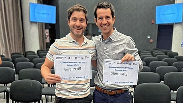 Los graduados de Bioingeniería de la Facultad de Ingeniería de la UNER Alejandro Bisi y Jonathan Gubspun