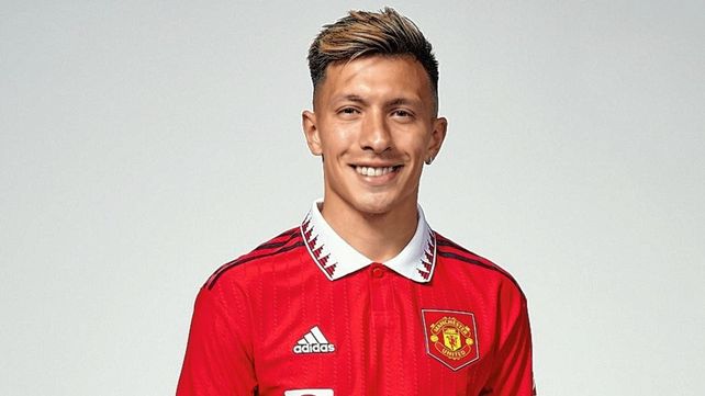 Lisandro Martínez fue presentado como nuevo jugador de Manchester United.
