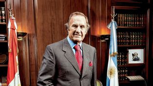 Carlos Reutemann sufrió otra hemorragia y sigue internado en Rosario
