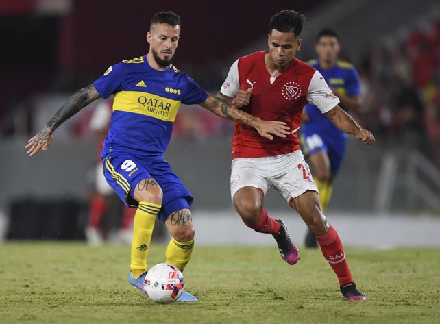 Boca e Independiente en un partido caliente.
