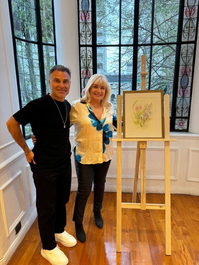 La artista Adriana Cappone junto a Franco Sguassero