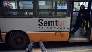 Adiós a treinta años de servicio. Aún quedan 5 unidades que rodaron en Rosario en 1994.