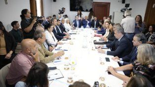 Los ministros Bastia y Olivares fueron recibidos por los integrantes de las comisiones de Presupuesto y Hacienda y de Labor Parlamentaria de Diputados para evaluar los puntos de ambos proyectos.