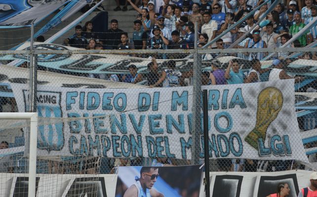 Ángel Di María fue bien recibido en el Cilindro de Avellaneda.