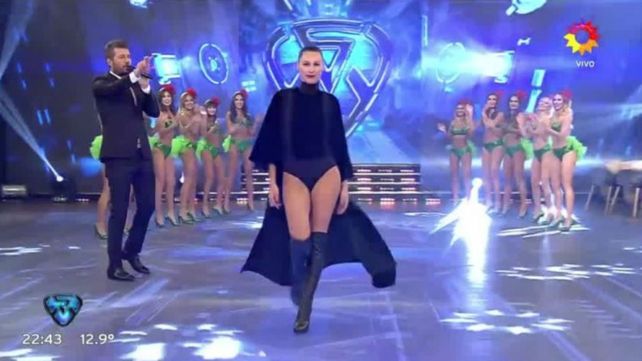 El look vampiro, elegante y atrevido de Pampita que se llevó todas las miradas del Bailando