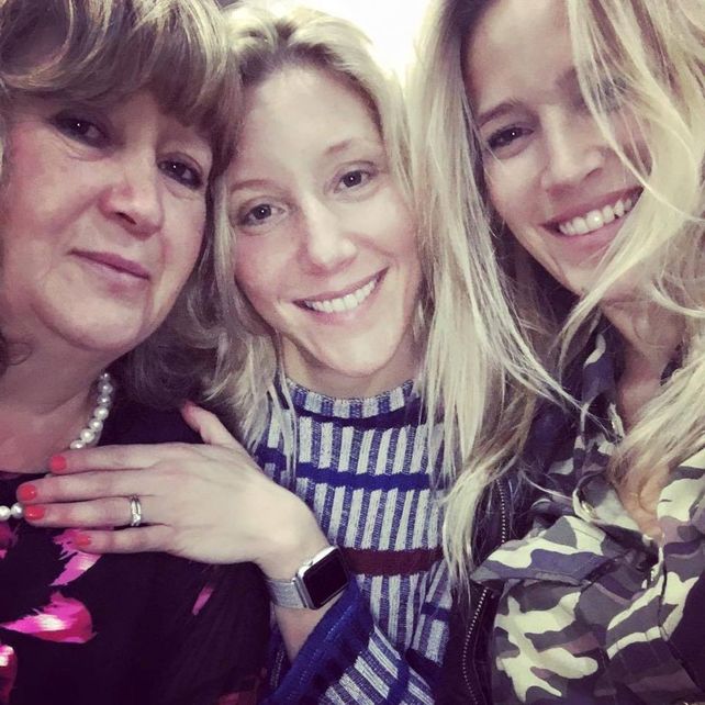Mamá con las hermanas Daniela y Luisana.&nbsp;