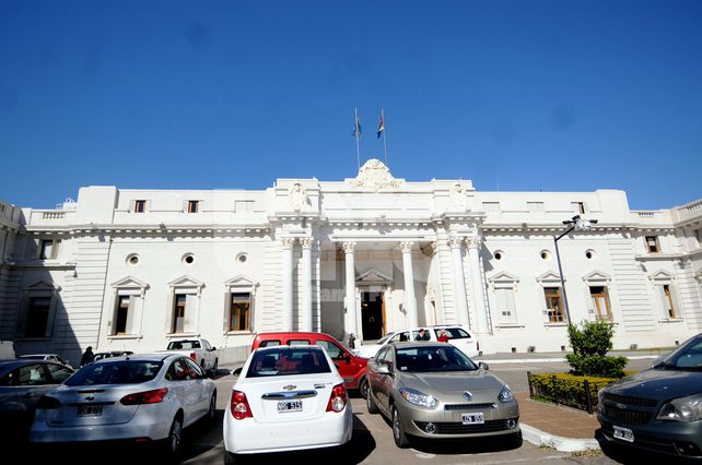 En la Legislatura. Los investigadores se manifestarán desde las 15 en rechazo al recorte presupuestario y