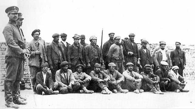 Registros. Los militares fotografiaron a muchos de los peones antes de pasarlos por las armas.