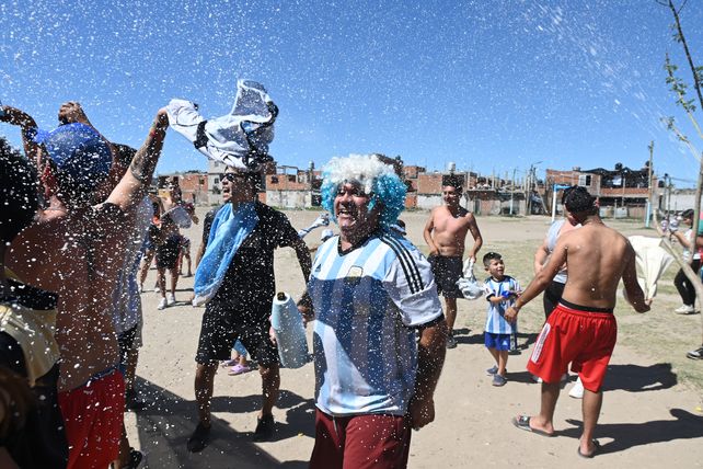 La conmovedora vuelta olímpica en Villa Fiorito, el barrio que vio nacer a Maradona