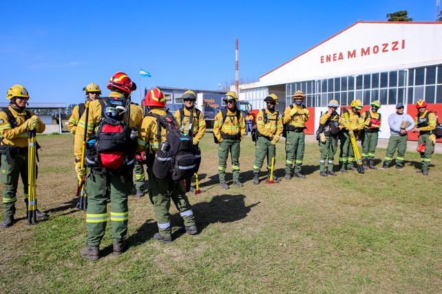 Delta del Paraná: ya operan 13 medios aéreos para combatir los incendios en las islas