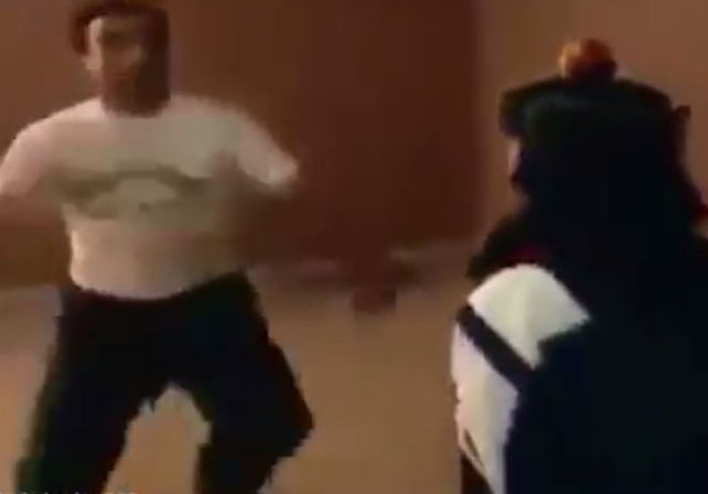 Maestro de artes marciales quiso mostrar su destreza y casi mata a su asistente