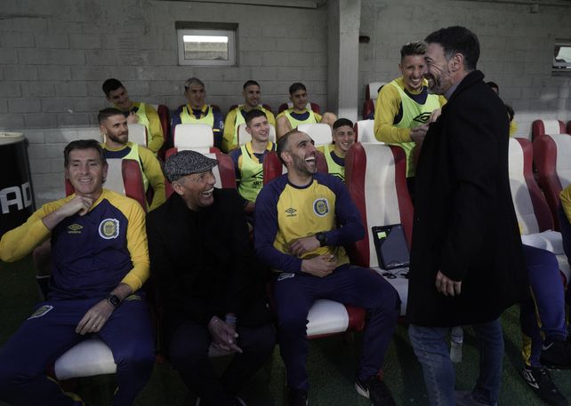 Russo y el Kily se saludan en cancha de Unión. Fue el último partido de Miguel en Central.