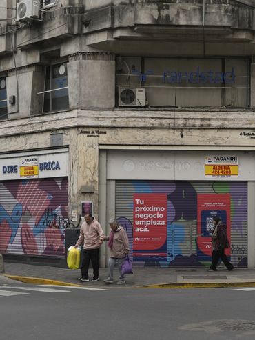 Calle San Luis: sobrevivió a la pandemia y ahora bate récord de locales vacíos