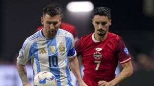 Messi, en el duelo con Canadá de la primera fecha. El 10 fue confirmado por Scaloni y estaría en óptimas condiciones.